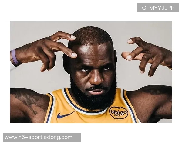 湖人新更衣室揭秘詹姆斯柜内浓眉球衣悬挂引发球迷热议